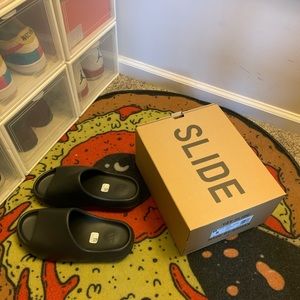 Onyx Yeezy Slide Size 8 Brand New - HQ6448